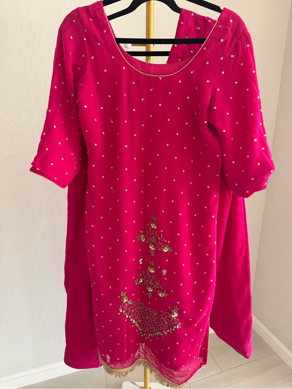 Elegant Women's Fuchsia Embellished Salwar Kameez